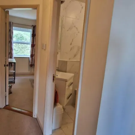 Tidy Spacious & Quiet 2bd On Edge Of Appartement Cork