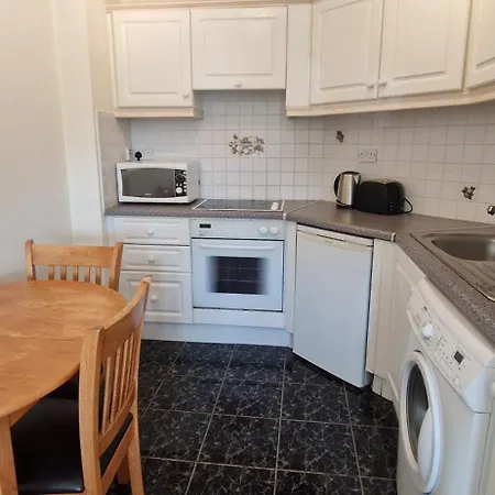 Tidy Spacious & Quiet 2bd On Edge Of *