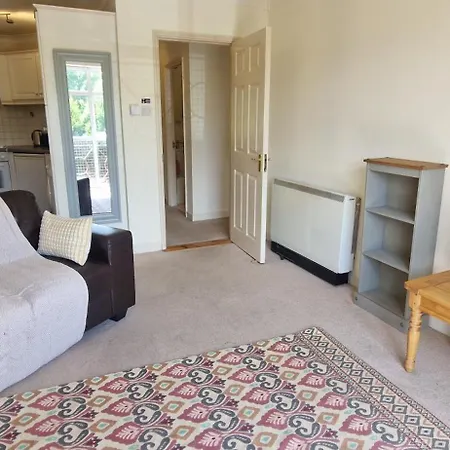Tidy Spacious & Quiet 2bd On Edge Of Apartamento