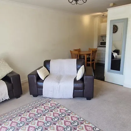 Tidy Spacious & Quiet 2bd On Edge Of Apartamento Cork